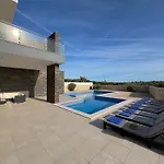 Luxury Modern Style With Private Pool *