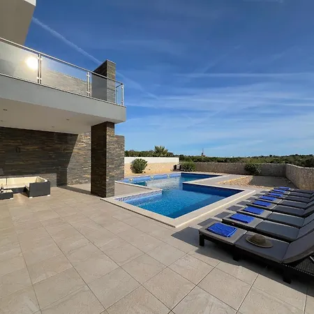 Luxury Modern Style With Private Pool *